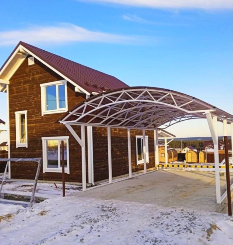 Односкатный автонавес из поликарбоната в стиле хай-тек для автомобиля с закрытыми боковинами